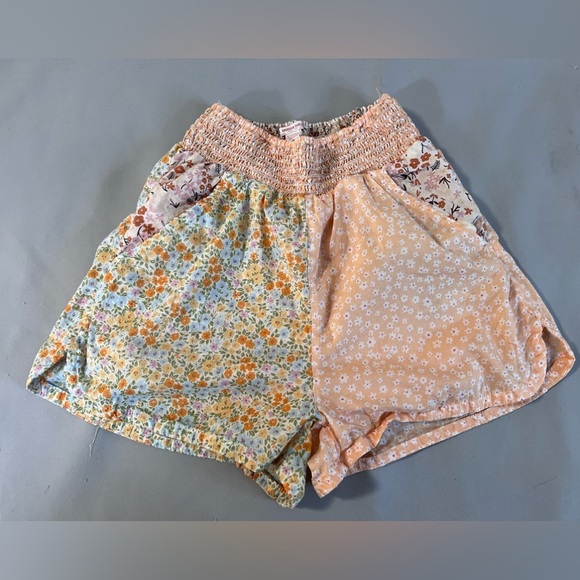 American Eagle Outfitters Pants - American Eagle Shorts Sz XS Multi Floral  Smocked Waist Pull‎ On Pockets Teen